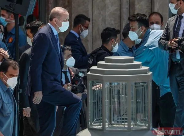 27 yıllık hayal gerçek oldu! Taksim Camii ibadete açıldı! Vatandaş Taksim Meydanı'nı doldurdu - 18
