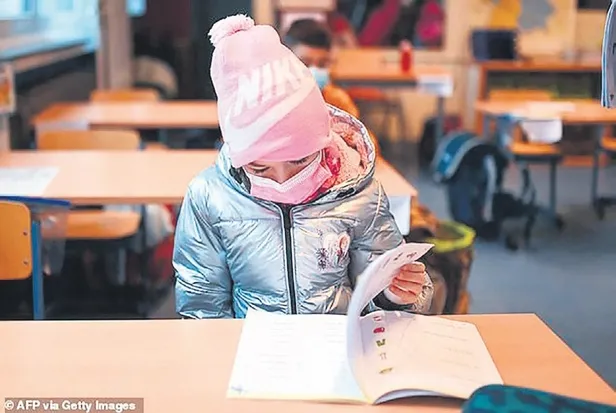 politikaci-gencay-gurun-hastaligini-firsat-bilip-10-milyon-lirasini-calan-temizlikciye-hapis-yolu-gorundu-1668810863766.jpeg Politikacı Gencay Gürün hastalığını fırsat bilip 10 milyon lirasını çalan temizlikçiye hapis yolu göründü-4