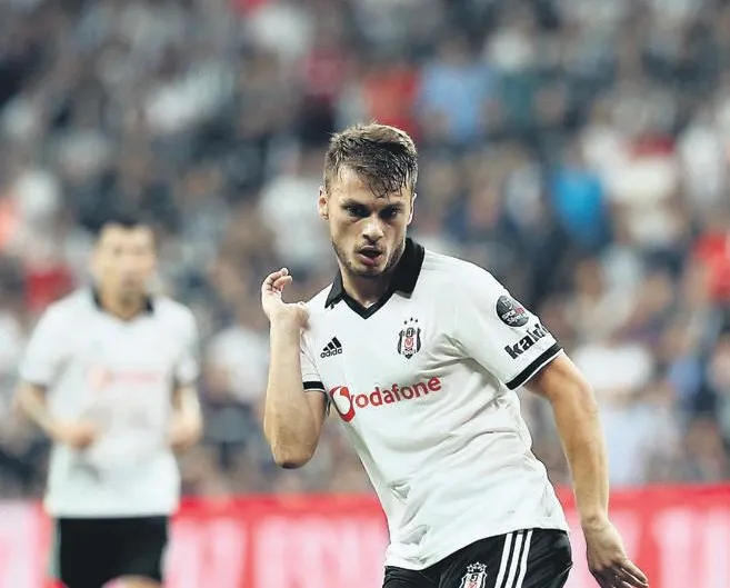Adem Ljajic göz kamaştırdı