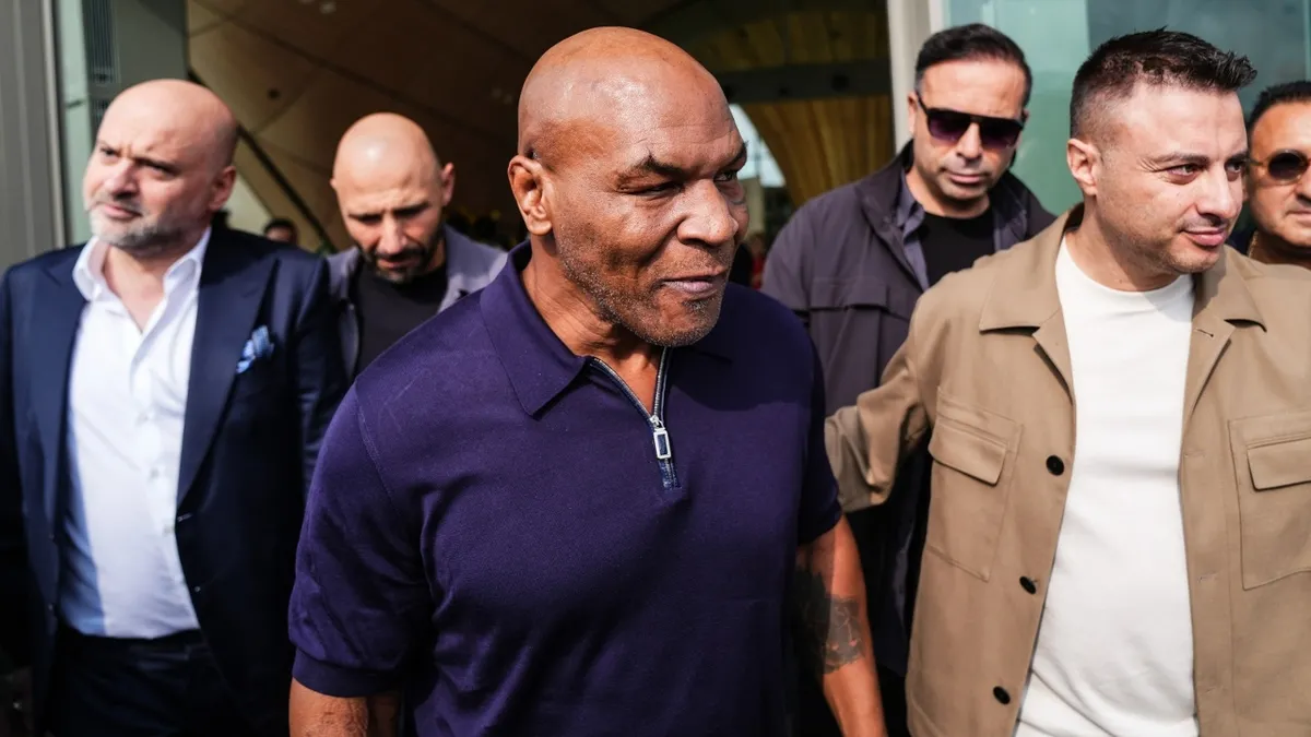 mike-tyson-istanbula-geldi-turk-dizisinde-oynayacak-1793021464594.jpg Mike Tyson ailesiyle İstanbul'a geldi: Efsane boksörün Türkiye'ye geliş nedeni ve yeni projesi ortaya çıktı-5