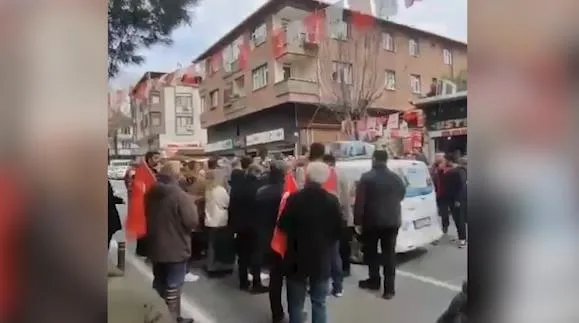 chp-vandalligi-yine-hortladi-memleket-partisi-atasehir-adayi-resat-sahin-ozturkun-aracina-saldiri-1711470413169.jpeg CHP vandallığı yine hortladı! Memleket Partisi Ataşehir Adayı Reşat Şahin Öztürk’ün aracına saldırı-8