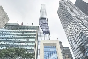 New York Türkevi'nde 15 Temmuz Demokrasi ve Milli Birlik Günü etkinliği yapıldı! Dev posterle 251 şehidin fotoğrafları asıldı