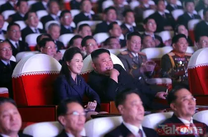 SON DAKİKA: Bir yıldır gözükmüyordu! Kim Jong-un’un eşi Ri Sol-ju kameralar karşısında