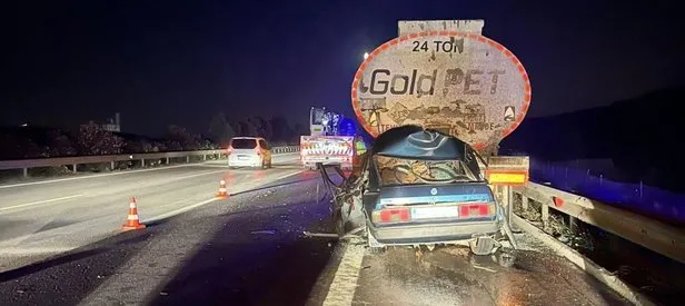 Otomobil kağıt gibi ezildi: 3 ölü