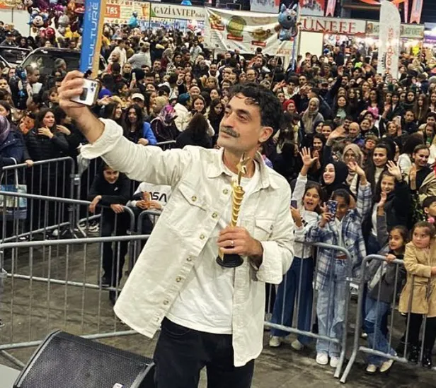 Yalı Çapkını’nın Kazım Ağa’sı Diren Polatoğulları'nın güzeller güzeli eşine hayran bıraktı! Özel hayatını bilen gören beri gelsin! Kızı ve eşi...-2