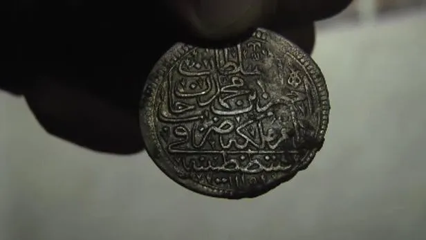 osmanli-tarihinin-en-eski-madeni-parasi-ortaya-cikti-bursa-darphanesinde-624-yil-once-iste-boyle-uretildi-1704882255242.jpg Bursa Darphanesi'nde 624 yıl önce işte böyle üretildi: Osmanlı tarihinin en eski madeni parası ortaya çıktı!-6