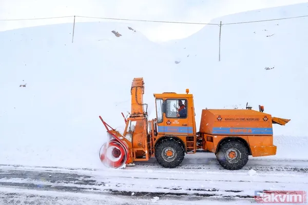 Geçtiğimiz yıl Türkiye'de 2 metre ile en yüksek kar kalığının ölçüldüğü Van-Bahçesaray yolunda amansız mücadele - 9