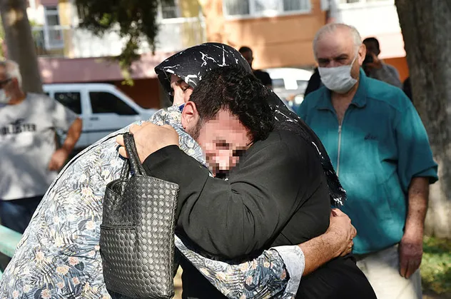 Bir annenin en zor anları! İntihar etmek isteyen oğlunu görünce...