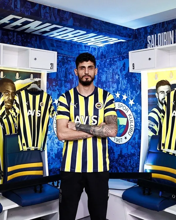 fenerbahcenin-samet-akaydin-transferinde-ikinci-kriz-bu-kez-de-sponsor-gerilimi-patladi-fotograflar-silindi-1673511435445.jpeg