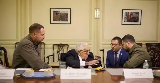 100 yaşındaki derin isim eski  ABD Dışişleri Bakanı Henry Kissinger Ukrayna’da Zelensky ile görüştü