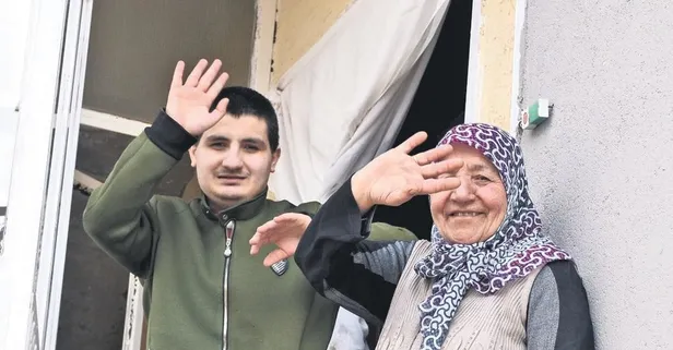 Anne ve babası tarafından terk edilen Emre’yi yanına alan Zeynep teyze hayatını adeta ona adadı