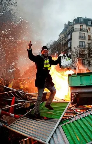 Fransa'da emekli aylığı protestosu! "Sarı Yelekliler" de katılacak