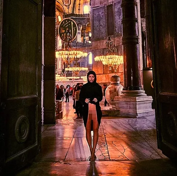 Ayasofya ve Türk Bayrağını fotoğraflarıyla hayasızlığına alet eden Marisa Papen kimdir? Ayasofya ve Kapadokya'da ne yaptı?-4