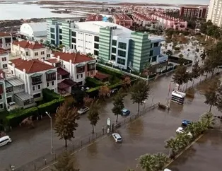 İzmir'de sel felaketi hayatı felç etti! Vatandaşlardan CHP'li belediyeye isyan