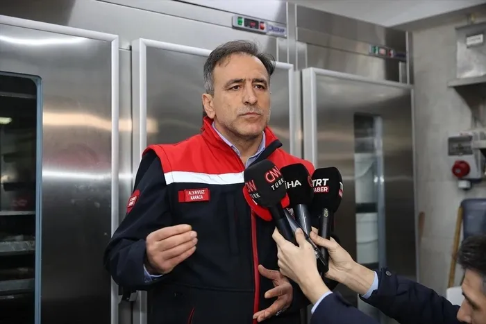 istanbulda-yilbasi-oncesi-gida-guvenligine-yonelik-denetim-142-milyon-lira-civarinda-idari-para-cezasi-uygulan-1703794715659.jpeg İstanbul'da yılbaşı öncesi gıda güvenliğine yönelik denetim: 142 milyon lira civarında idari para cezası uygulandı-2