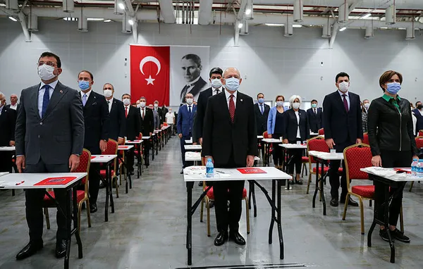 gunun-fikrasi-kilicdaroglu-adim-adim-iktidara-etkinligine-katildi-1602844741468.jpg CHP Genel Başkan Kılıçdaroğlu, "Adım Adım İktidara" etkinliğine katıldı - 3
