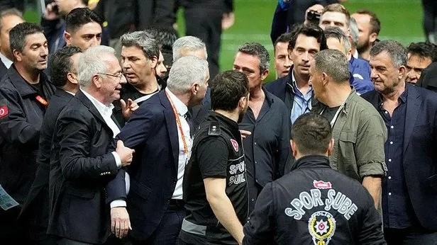 İstanbul Valiliğinden Galatasaray - Fenerbahçe derbisindeki olaylarla ilgili flaş açıklama: Stadyum müdürüne saldıran 5 şahıs hakkında işlem başlatılmıştır