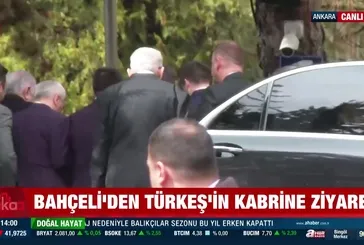 MHP lideri Devlet Bahçeli, Alparslan Türkeş'in kabrini ziyaret etti