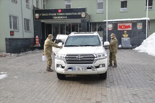 hakkaride-yasayan-9-yasindaki-hiraniin-anitkabiri-gorme-istegini-mehmetcik-gerceklestirecek-1611988721761.jpg Hakkari'de yaşayan 9 yaşındaki Hira'nın Anıtkabir'i görme isteğini Mehmetçik gerçekleştirecek-2