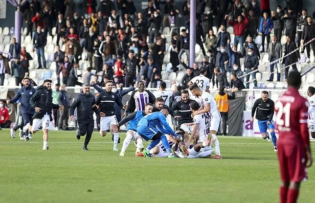 besiktas-kara-bulutlari-dagitmak-istiyor-super-ligde-5-mactir-kazanamayan-kara-kartal-hedef-mutlak-galibiyet-1639258552343.jpeg Beşiktaş kara bulutları dağıtmak istiyor! Süper Lig'de 5 maçtır kazanamayan Kara Kartal'da hedef mutlak galibiyet-22