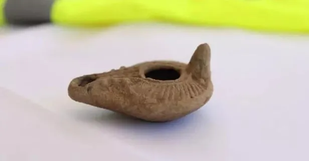 Diyarbakır'da tarihi surlarda 1500 yıllık kandil bulundu