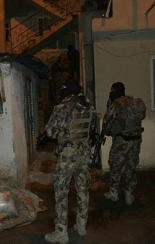 Son dakika: Mersin'de uyuşturucu tacirlerine şafak operasyonu
