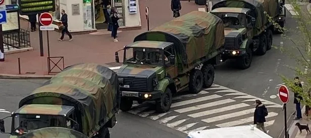 Paris’te askerler sokağa indi!