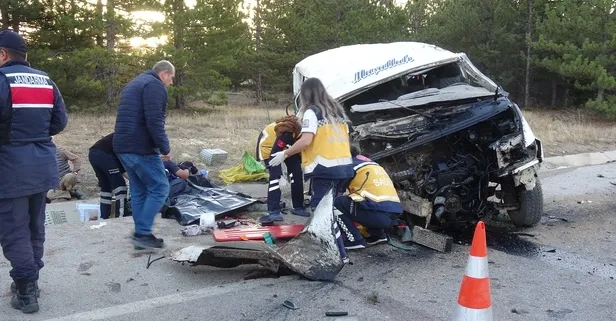 Karaman'da feci kaza! İşçileri taşıyan minibüs şarampole uçtu: 2 ölü, 13 yaralı